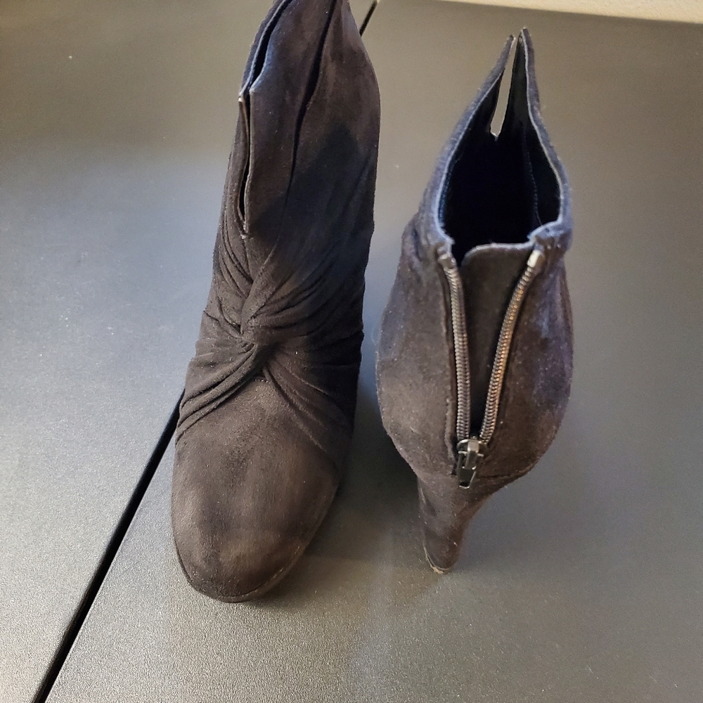 Black Suede Impo Ankle Boot shoe. Size 8 M.